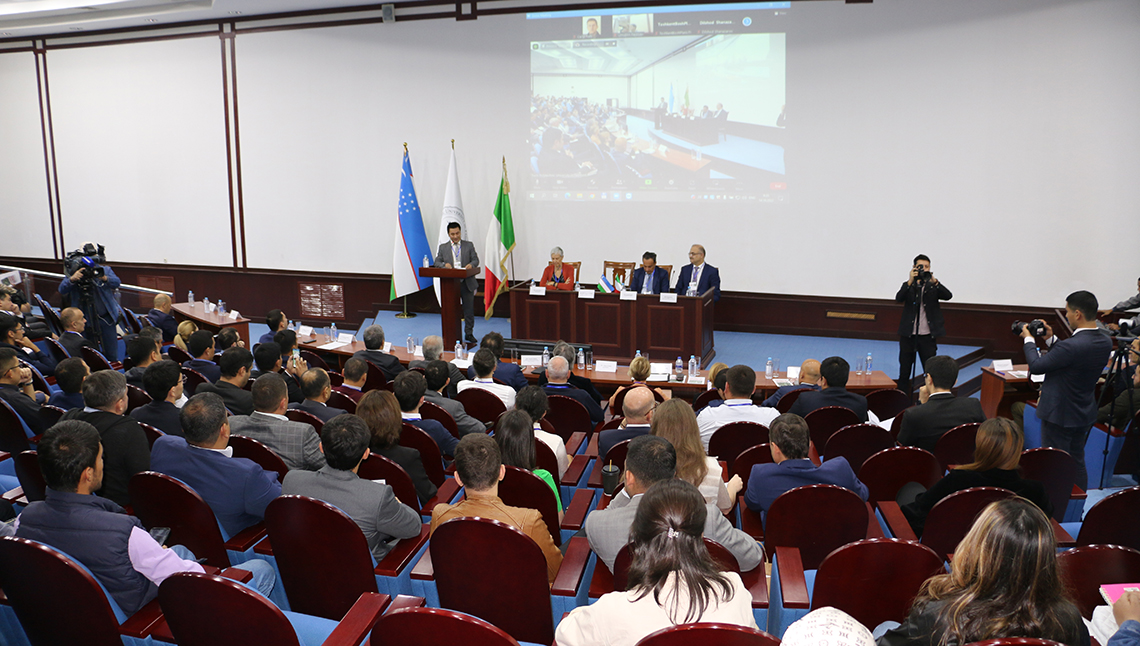 L'aula gremita della sede di Tashkent del Politecnico di Torino