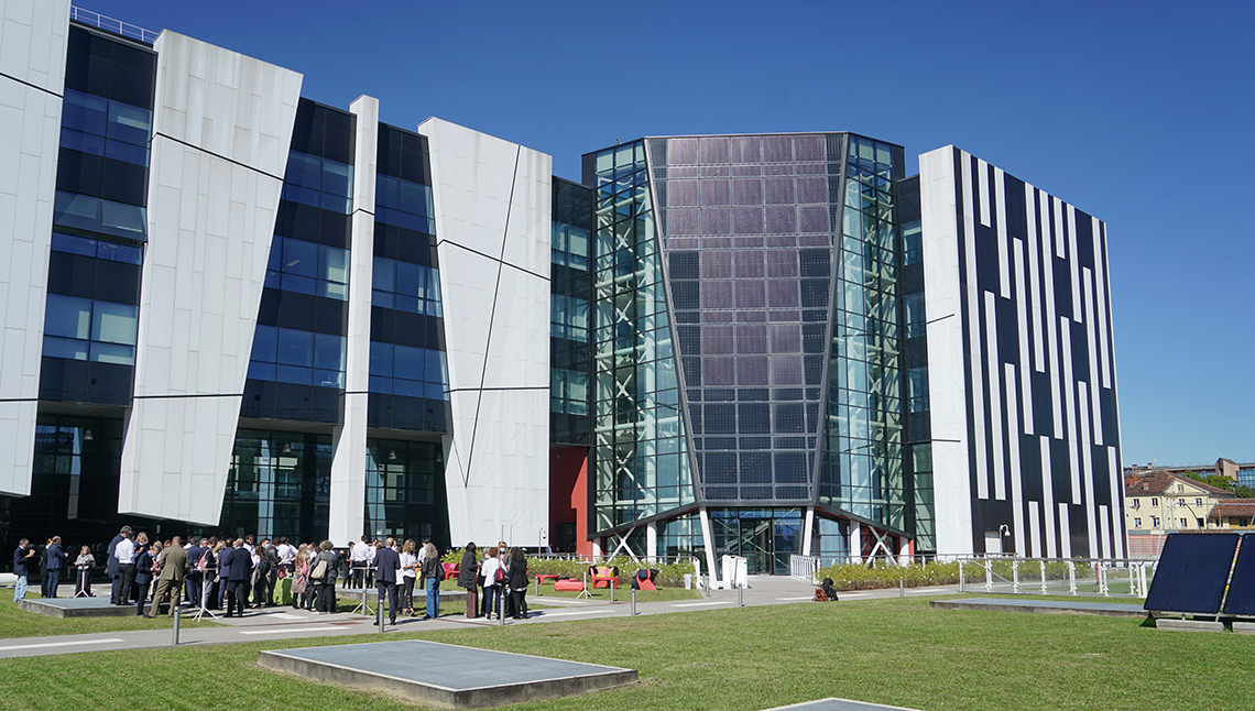 La facciata dell'Energy Center del Politecnico di Torino