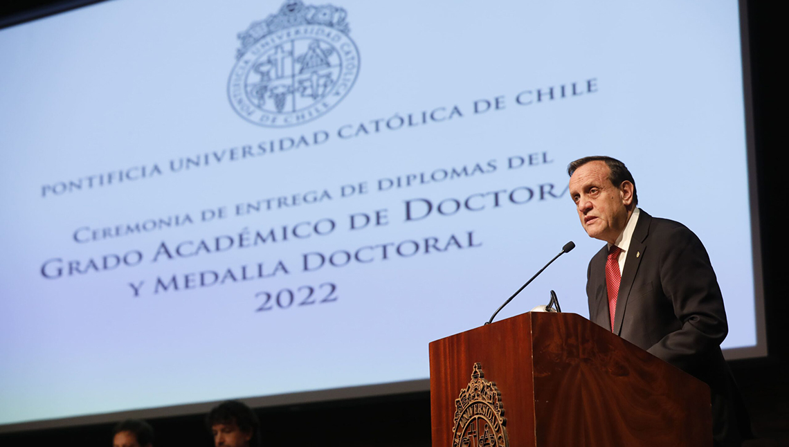 Premiazione dell'award of excellence in doctoral thesis alla Universidad Pontificia de chile
