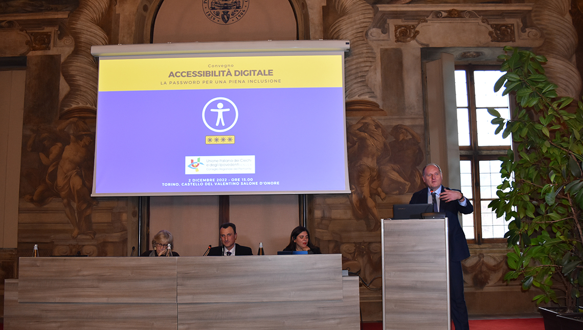 Il Rettore Guido Saracco a un evento organizzato per celebrare la Settimana internazionale delle persone con disabilità