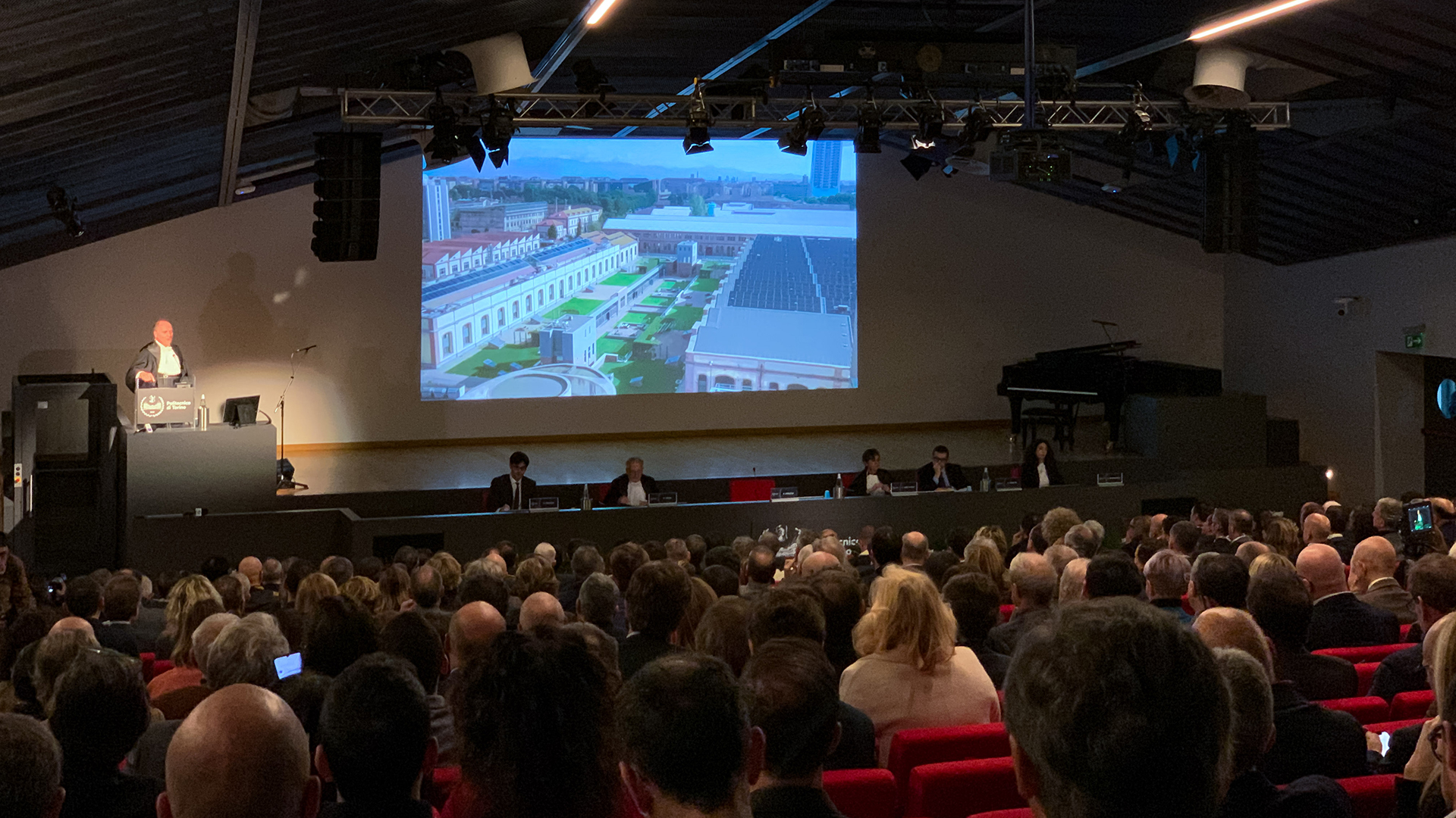 L'aula magna del Politecnico piena di pubblico per l'intervento del Rettore Guido Saracco