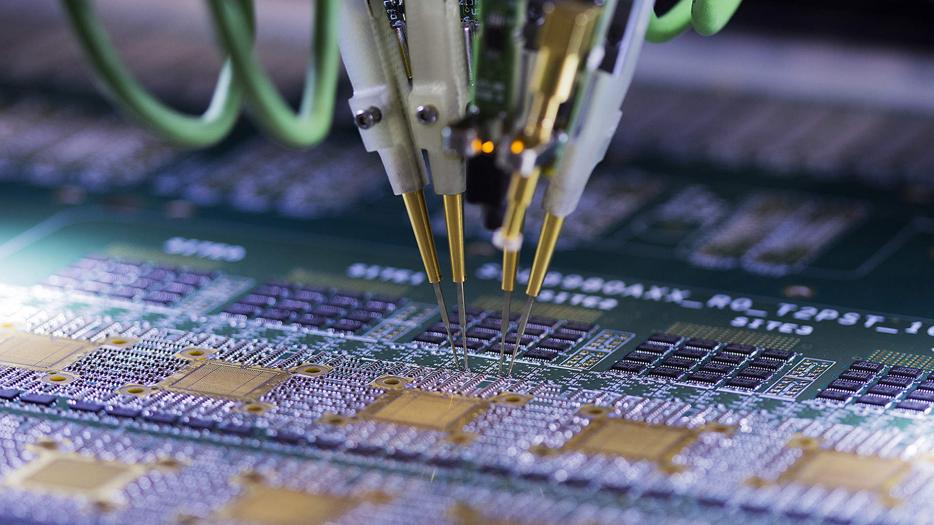 Foto di un macchinario di test per microchip messo a punto dall'azienda SPEA