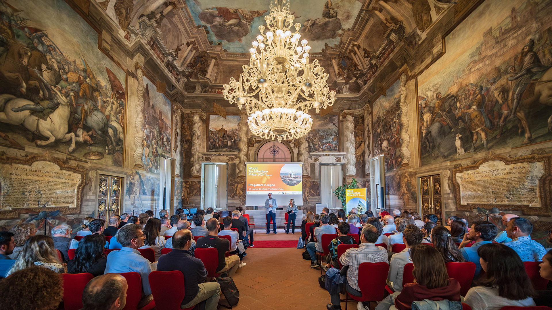 Foto del Salone d'Onore del Castello del Valentino gremita per la presentazione del premio