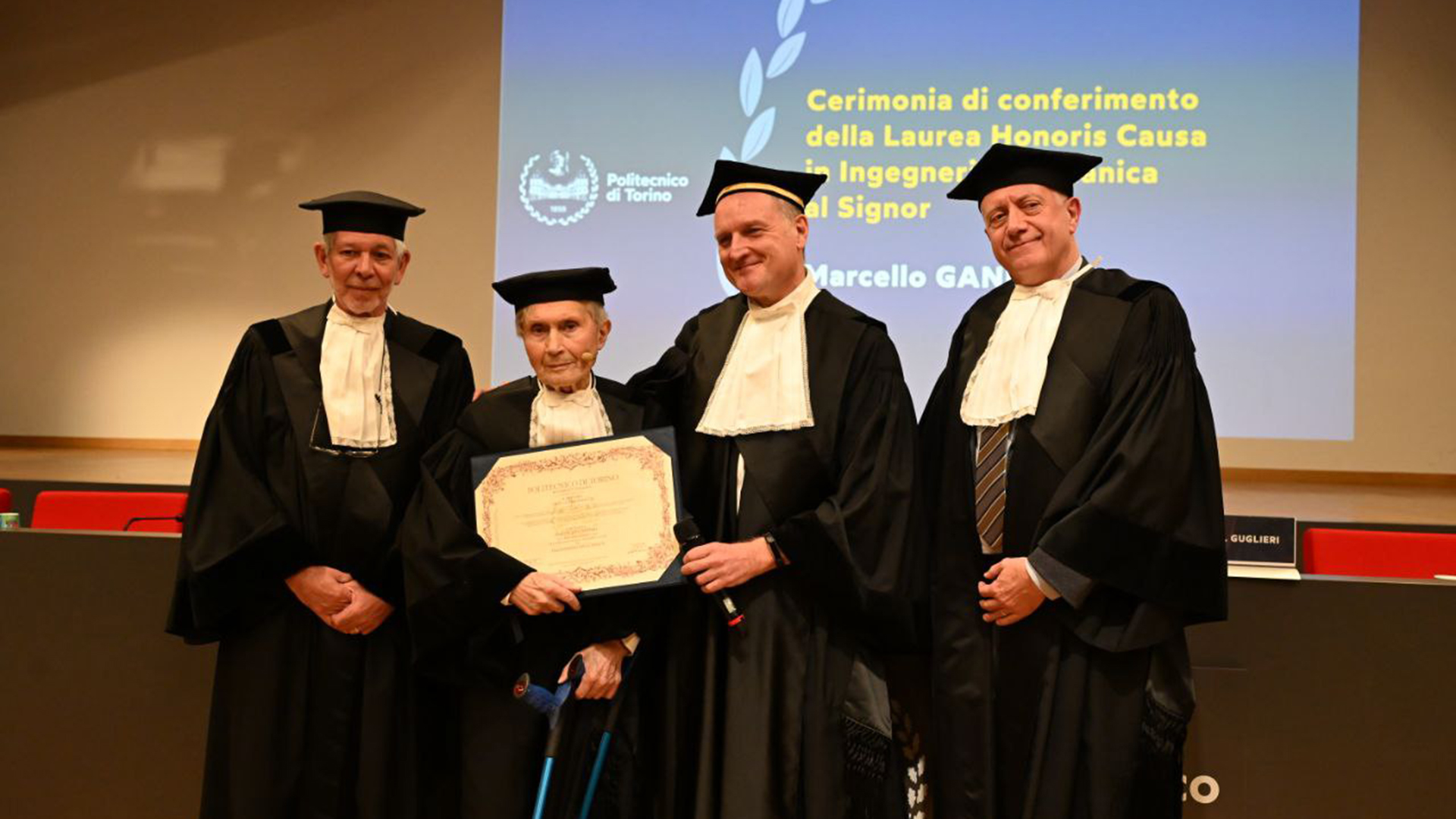 Un momento della cerimonia per la consegna della laurea honoris causa