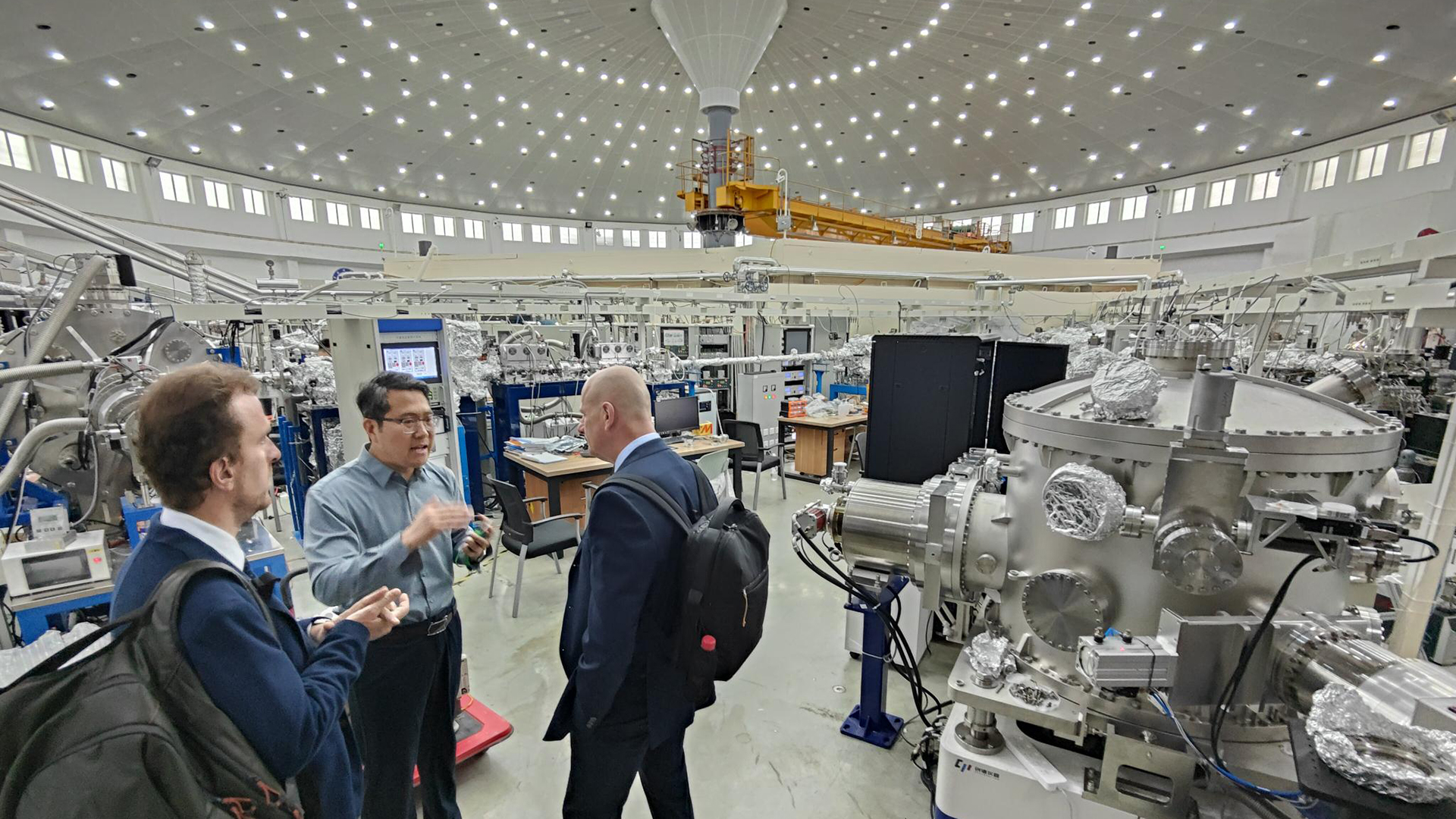 La delegazione del Politecnico visita i laboratori dell'Ateneo cinese