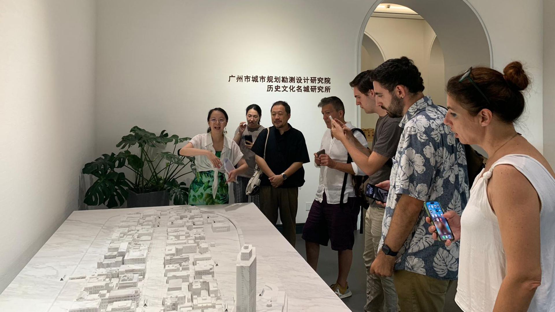 La delegazione del Politecnico in visita alla summer school