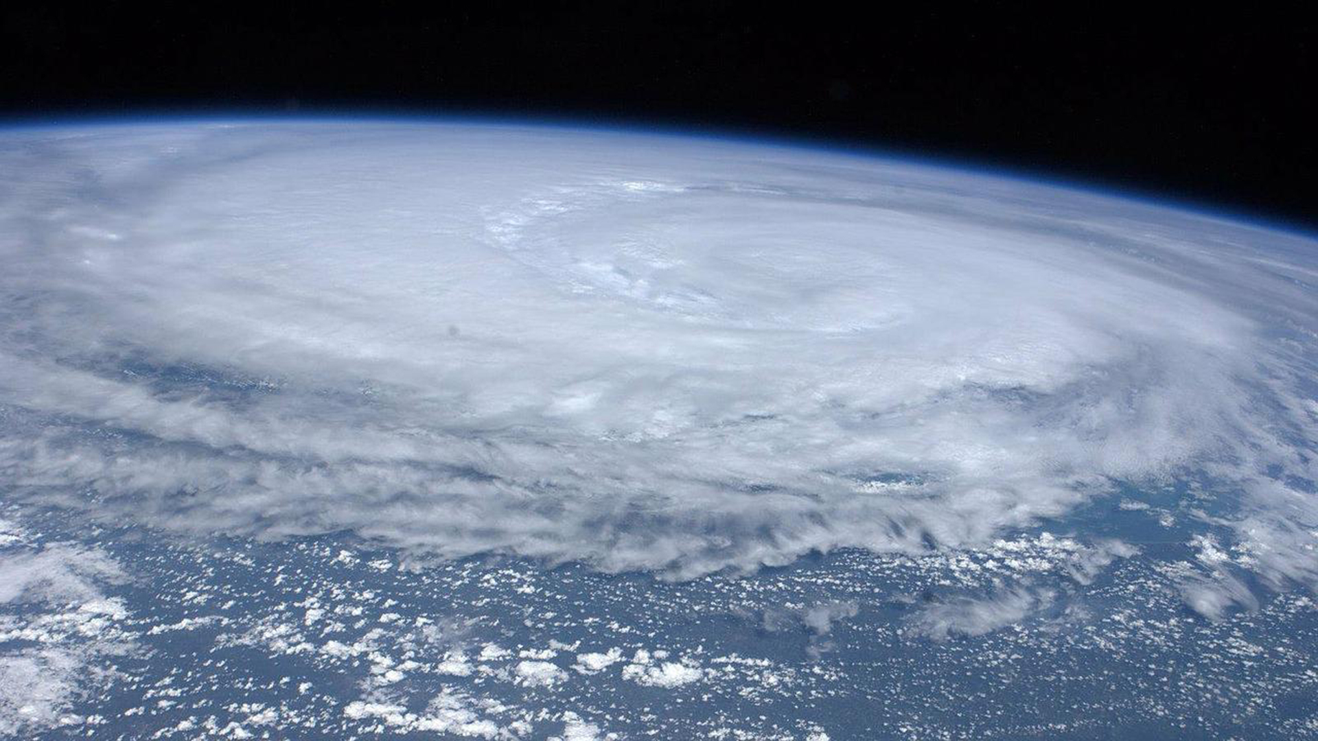 Foto di un uragano visto dall'orbita terrestre