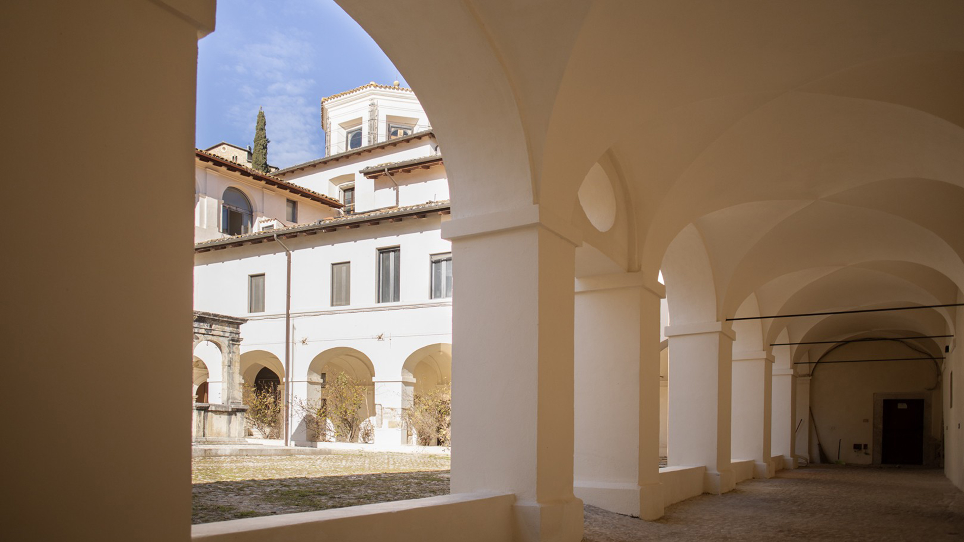 Foto del chiostro del monastero