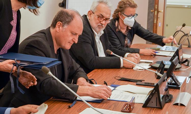 Firma dell'accordo