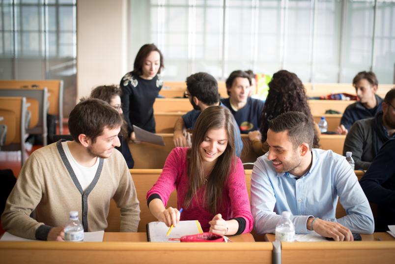 Gruppo di studenti ad un corso specialistico presso la sede Lingotto di Scuola Master 