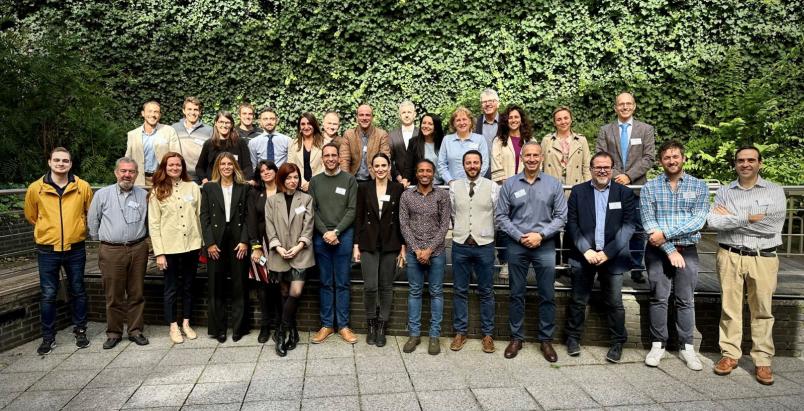 Foto di gruppo con i partecipanti all'incontro di avvio del progetto europeo EMERITUS