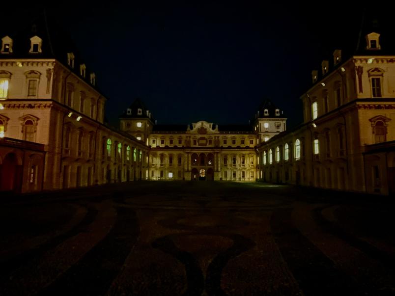 Il Castello del Valentino con alcune luci spente