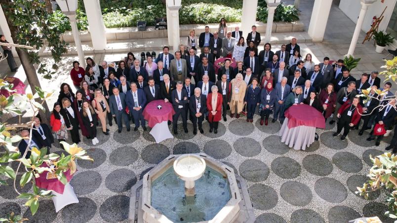 Foto di gruppo per i partecipanti alla riunione di Granada