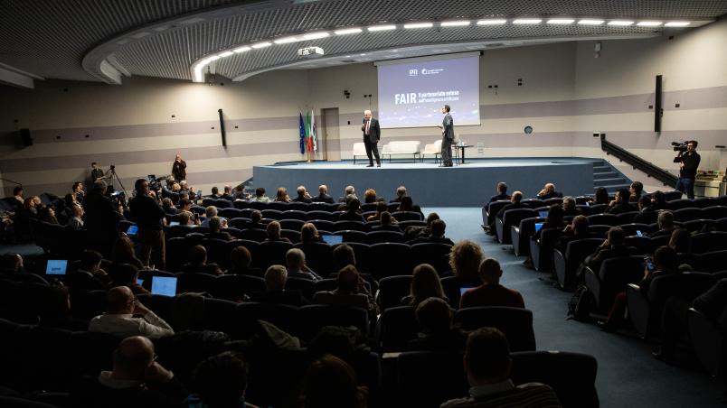 Foto della sala gremita all'evento di lancio del progetto FAIR