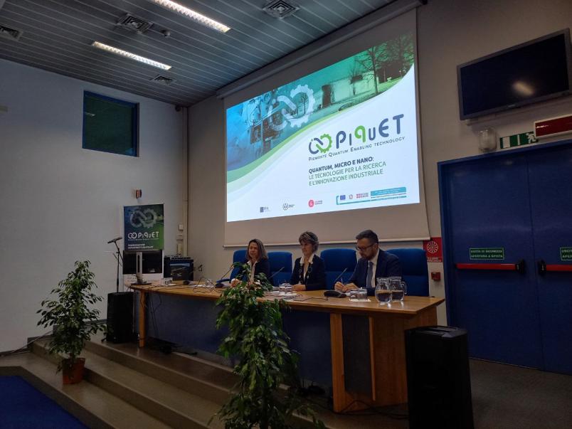 Foto dei relatori alla conferenza stampa
