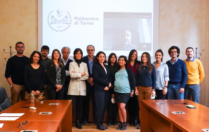 Foto dei ricercatori coinvolti nei progetti finanziati insieme ai rappresentanti del fondo Eureka