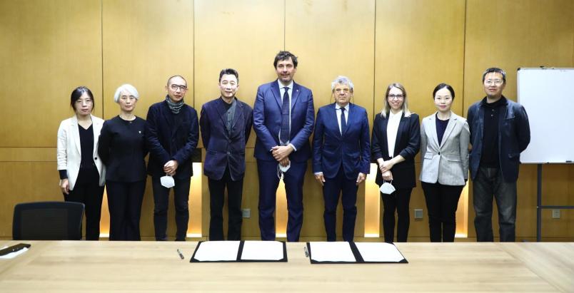 Foto di gruppo per la delegazione del Politecnico in Cina