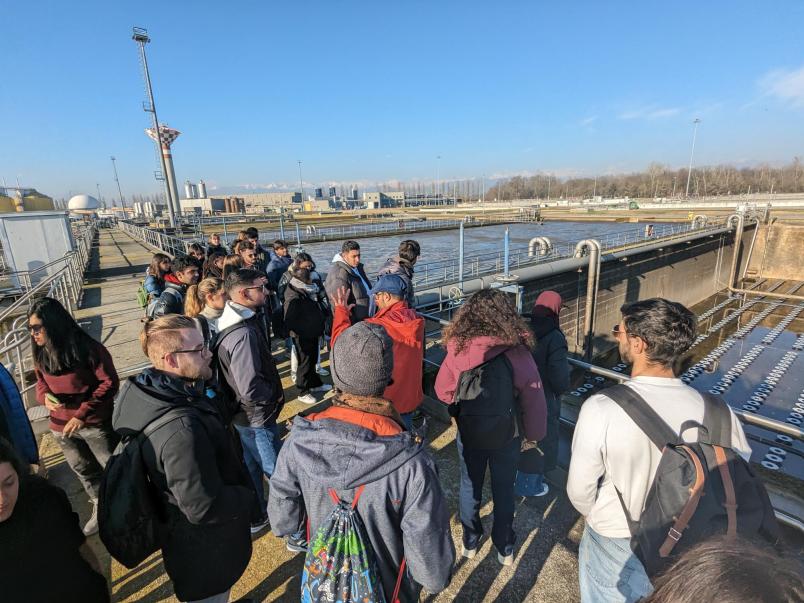 Studenti presso impianto di depurazione