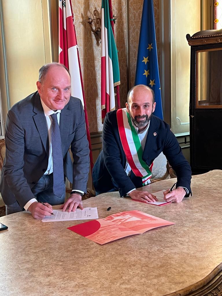 Foto del momento della firma