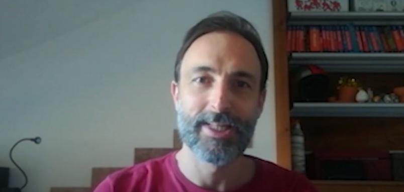 Primo piano dell'intervistata a Cristian Villata