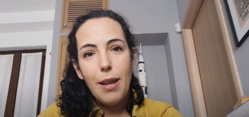 Primo piano dell'intervistata a Flora Garofalo