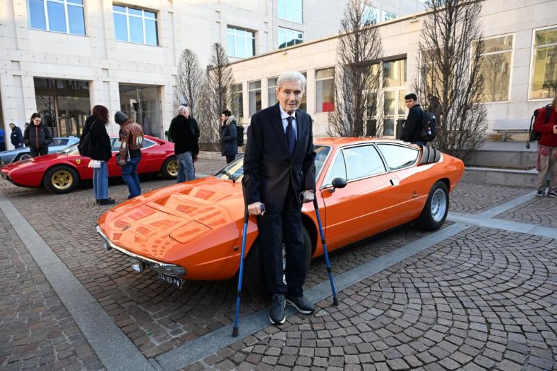 Marcello Gandini con una delle sue creazioni