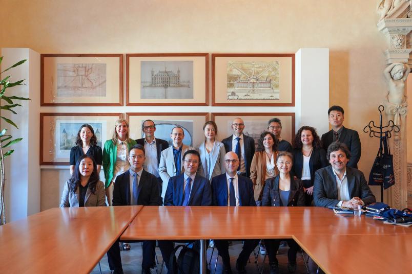 Foto di gruppo per i partecipanti all'incontro