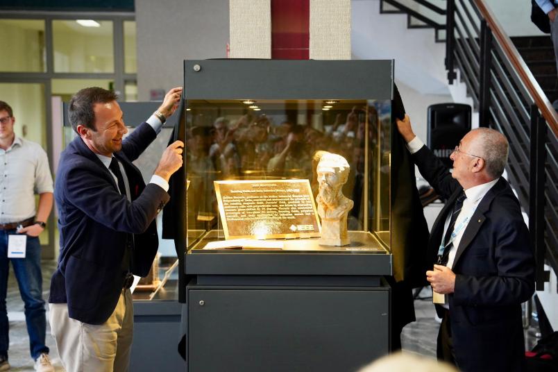 Il disvelamento del Busto.jpeg