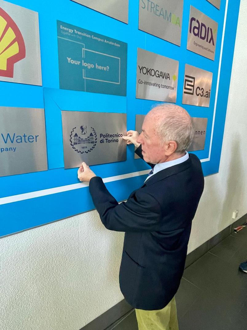 Massimo Santarelli adding the logo to the Member Board.jpg