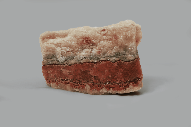 "Carnallite con halite" minerale con sfumature dal rosa all'arancione