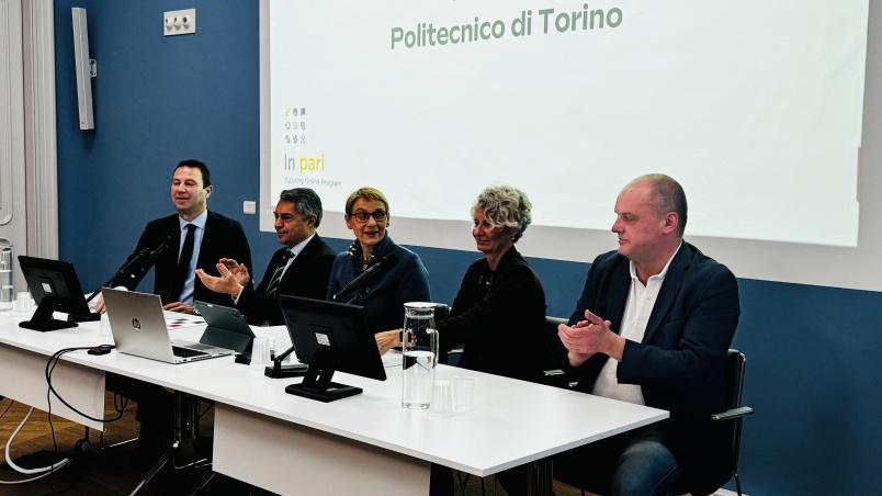 I relatori e le relatrici all'evento di presentazione del progetto In Pari