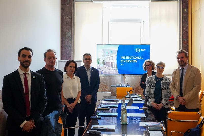 Foto di gruppo per i partecipanti all'incontro