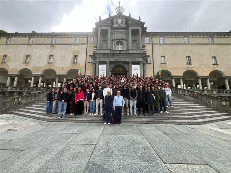 Foto di gruppo per i partecipanti alla spring school ASP