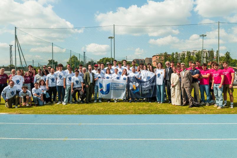 Foto di gruppo per atlete e atleti