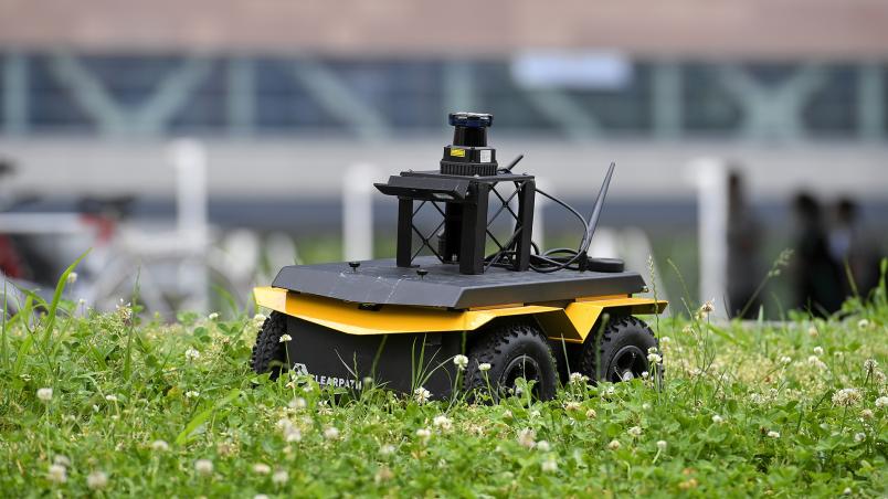 Foto di un rover nel contesto urbano