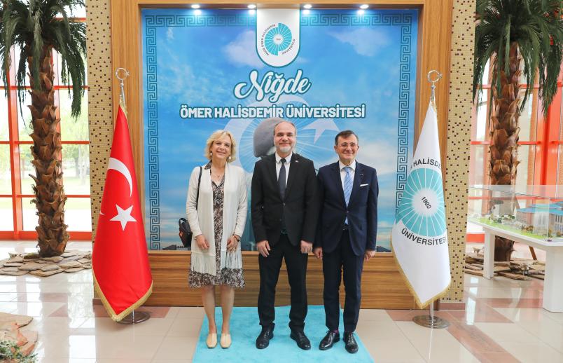 Firma-MOU-NidgeUniversity-1.jpg