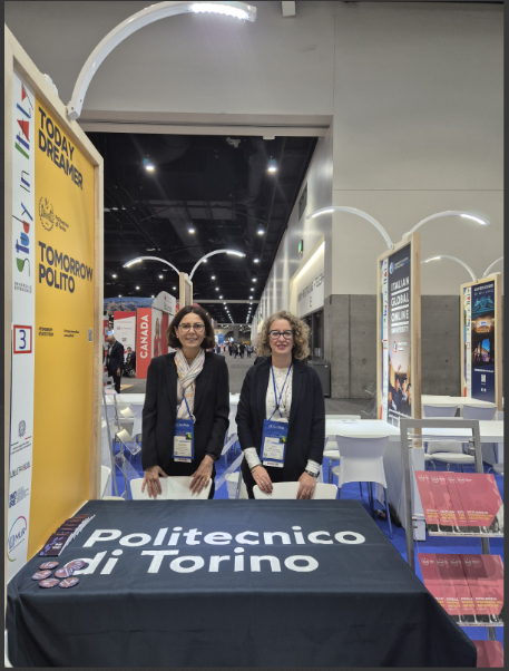 Il personale del Politecnico allo stand