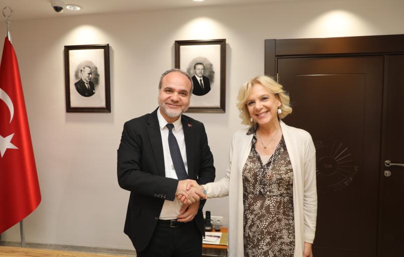 Firma-MOU-NidgeUniversity.jpg