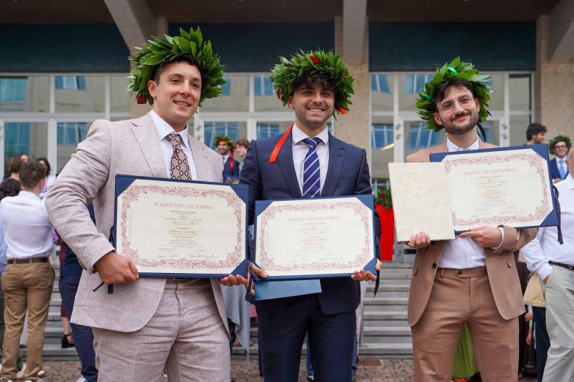 Da sinistra Gianluca Negrino, Gabriele Franzon e Matteo Vinci, primi laureati in Agritech Engineering al Politecnico