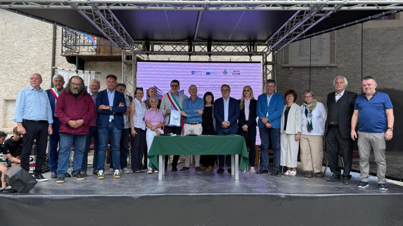 Foto di gruppo per i partner del progetto riuniti a Elva