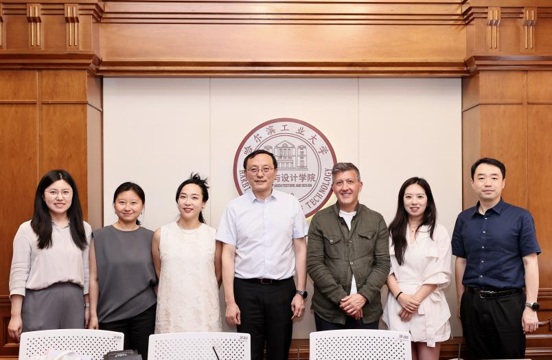 Il professor Novelli e la ricercatrice Xiaoxu Liang all'Harbin Institute of Technology