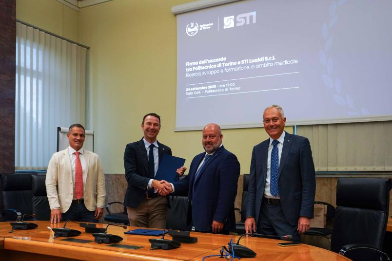 Foto della firma dell'accordo