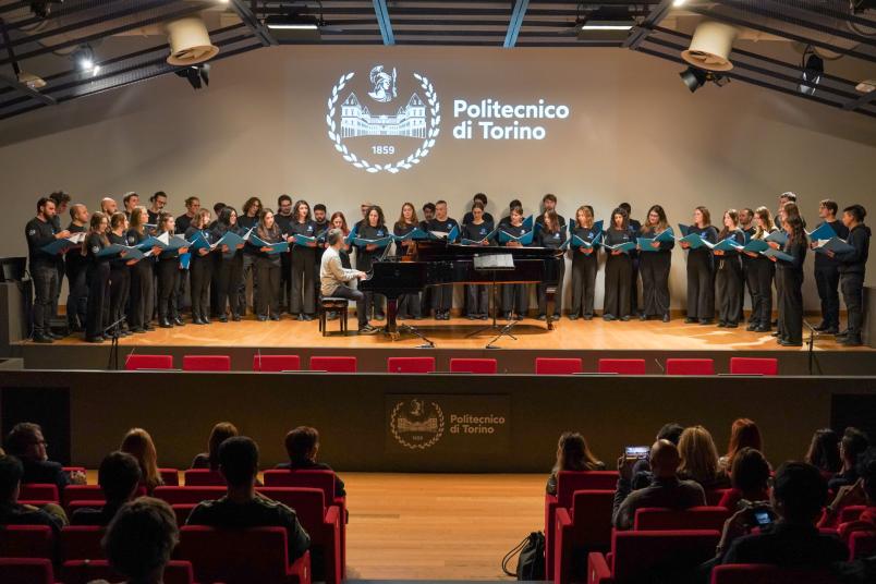 Coro-Polietnico.JPG