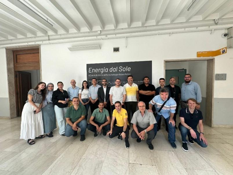 Caption i partecipanti all’ASC “Photovoltaic Generators and Systems” insieme al Prof. Spertino (DENERG).jpg