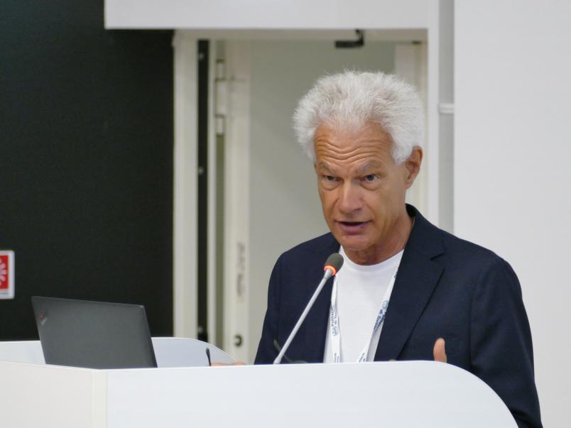 Ad aprire l'evento, Fabrizio Pirri, Vicerettore per lo Sviluppo del modello e delle infrastrutture di ricerca