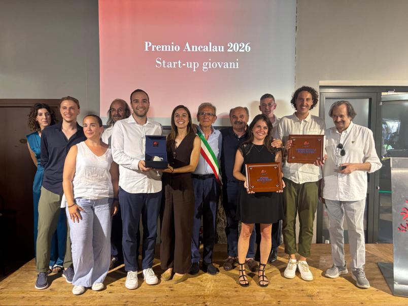Il team di PoliRNA premiato al Torneo delle Idee – Premio Ancalau 2026, dove lo spin-off del Politecnico di Torino ha conquistato il Grand Prix Fontanafredda