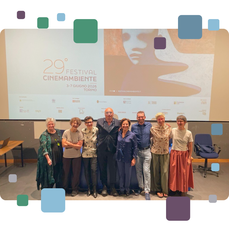 Foto di gruppo delle sei realtà del settore cinematografico e audiovisivo torinese coinvolte nel progetto “Innovazione e Formazione per una Transizione Green nel Settore Culturale e Cinematografico” (INFOSCC)
