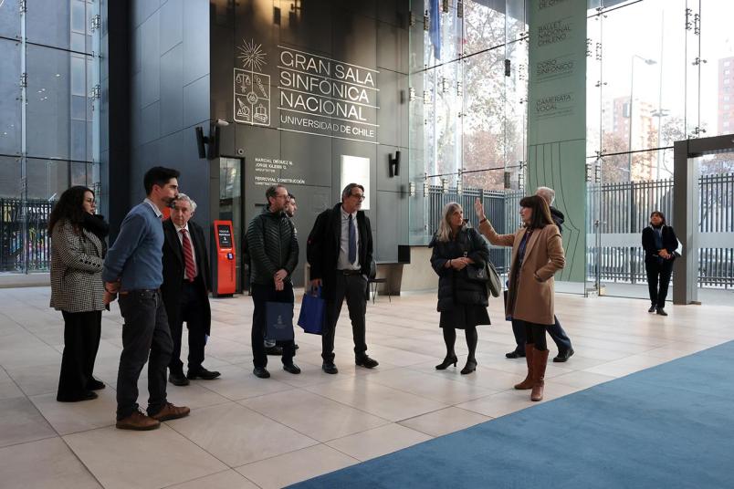 La visita della delegazione alla Gran Sala Sinfónica Nacional dell'Universidad de Chile