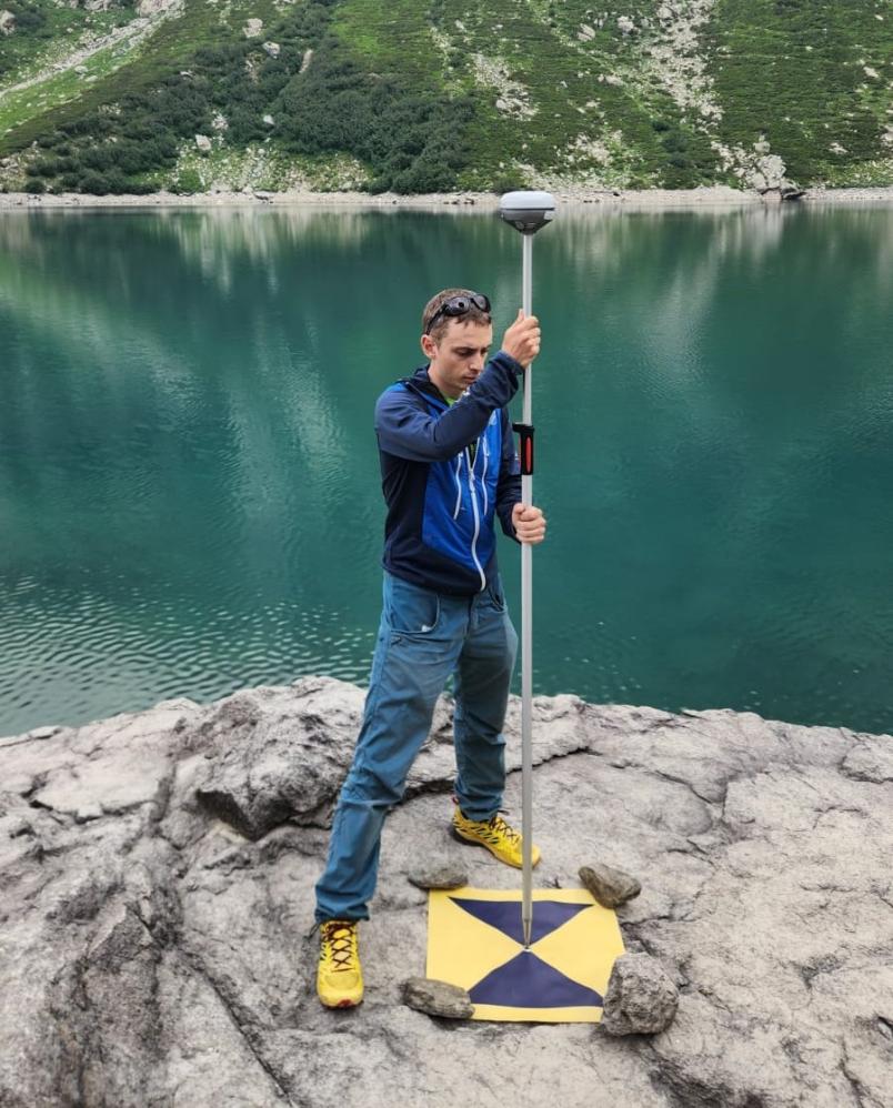 Un momento delle attività di rilievo con tecnologia GNSS