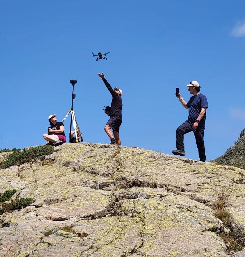 Operazioni di rilievo aereo con drone 